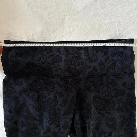 Lululemon Wunder Under Crop 18" Paisley Inkwell / Black - Size 6 - EUC - Picture 7 of 8